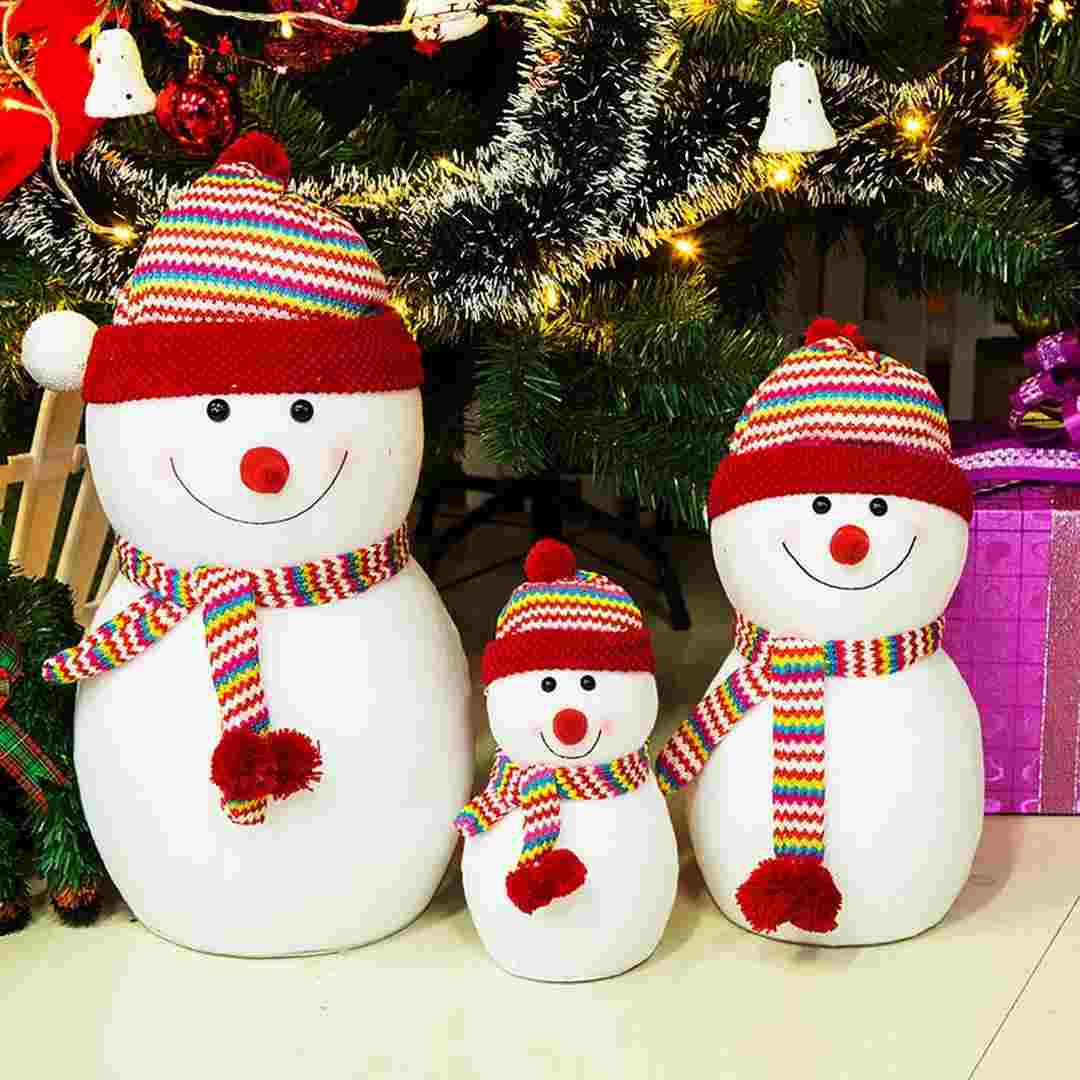 Cách trang trí người tuyết đêm Noel bằng những món đồ đặc biệt.